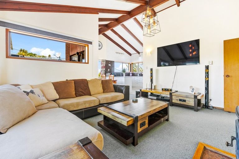 Photo of property in 8 Penton Road, Stanmore Bay, Whangaparaoa, 0932