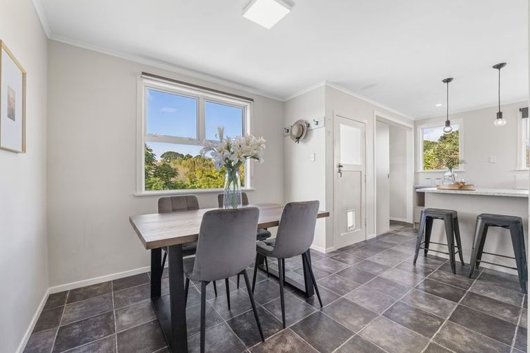 Photo of property in 9 Anson Place, Westown, New Plymouth, 4310