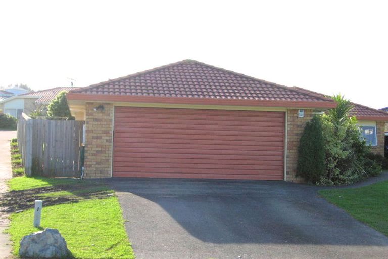 Photo of property in 55 Kath Hopper Drive, Orewa, 0931