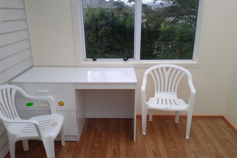 Photo of property in 3 Oswald Crescent, Paparangi, Wellington, 6037