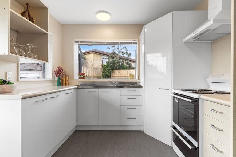Photo of property in 63 Sabulite Road, Kelston, Auckland, 0602