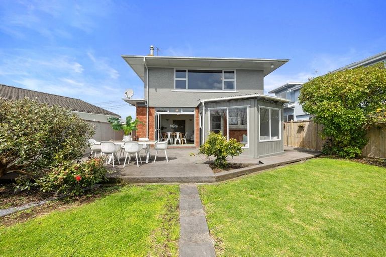 Photo of property in 14 Barrett Street, Westown, New Plymouth, 4310