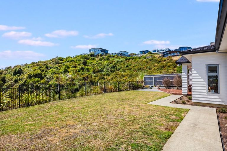 Photo of property in 13 Canary Way, Whitby, Porirua, 5024