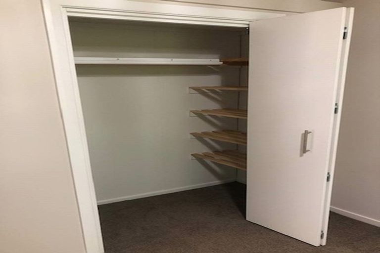 Photo of property in 37 Singers Road, Korokoro, Lower Hutt, 5012