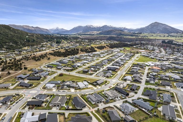 Photo of property in 40 Marbleleaf Lane, Albert Town, Wanaka, 9305