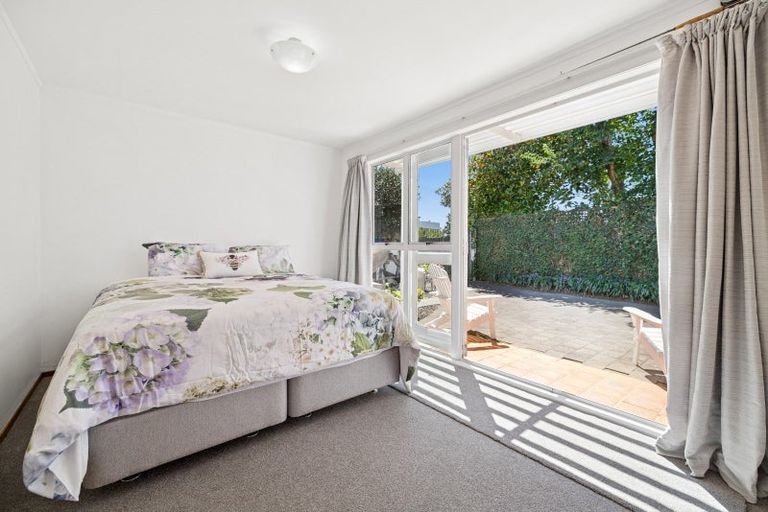 Photo of property in 8a Wicklow Road, Narrow Neck, Auckland, 0622
