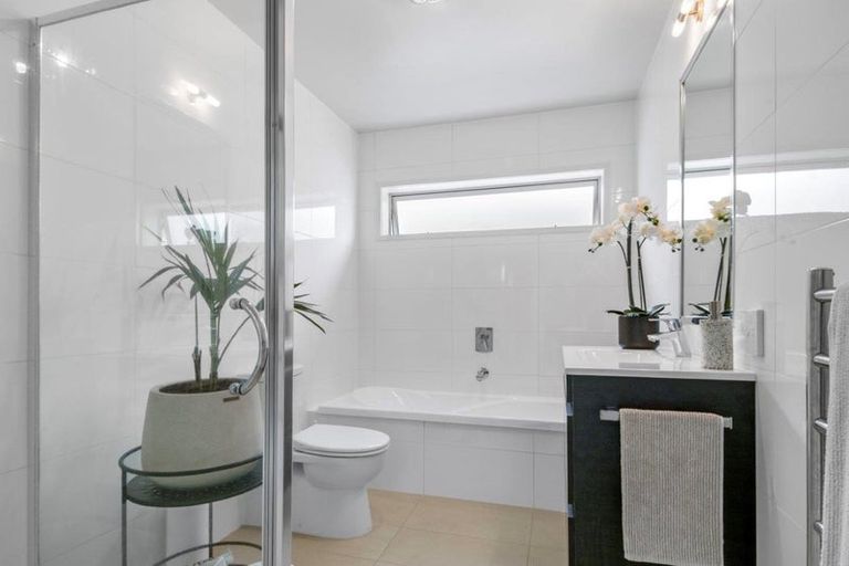 Photo of property in 14 Kensington Drive, Orewa, 0931