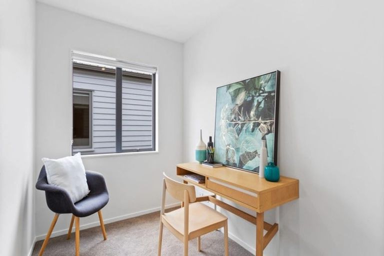 Photo of property in 15 Aquamarine Road, Rosehill, 2113