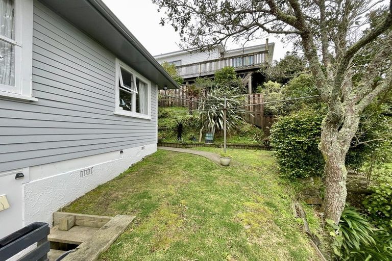 Photo of property in 19 Salford Street, Newlands, Wellington, 6037