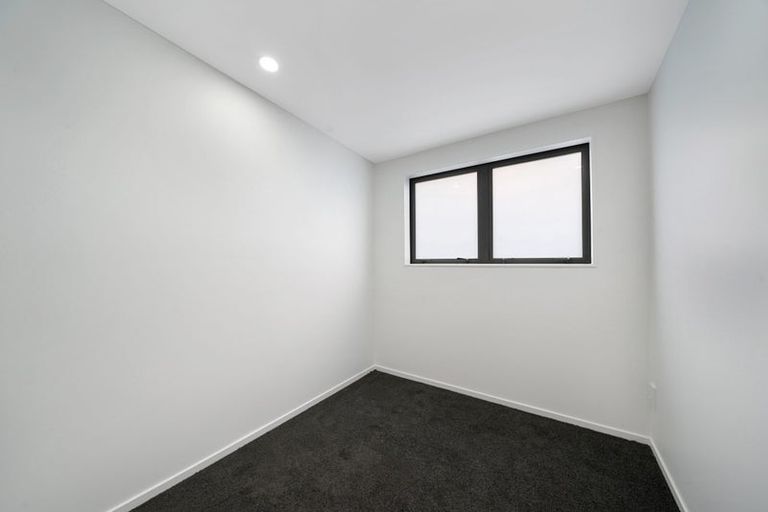 Photo of property in 3/13 Sarona Avenue, Glen Eden, Auckland, 0602