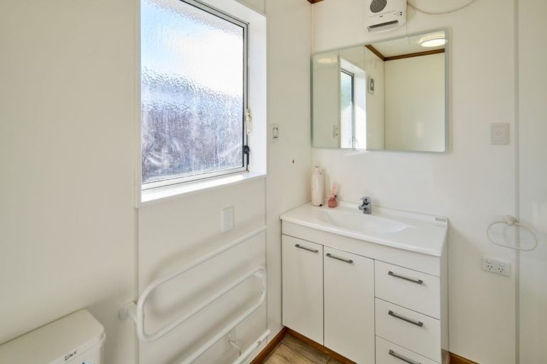 Photo of property in 18 Eastview Grove, Normandale, Lower Hutt, 5010