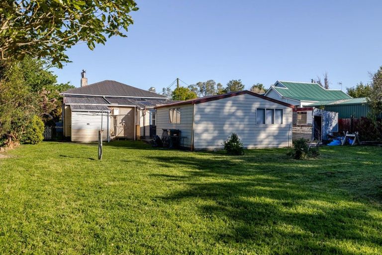 Photo of property in 17 Newman Road, Eketahuna, 4900