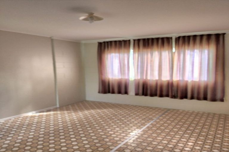 Photo of property in 2/35 Paramu Avenue, Birkdale, Auckland, 0626