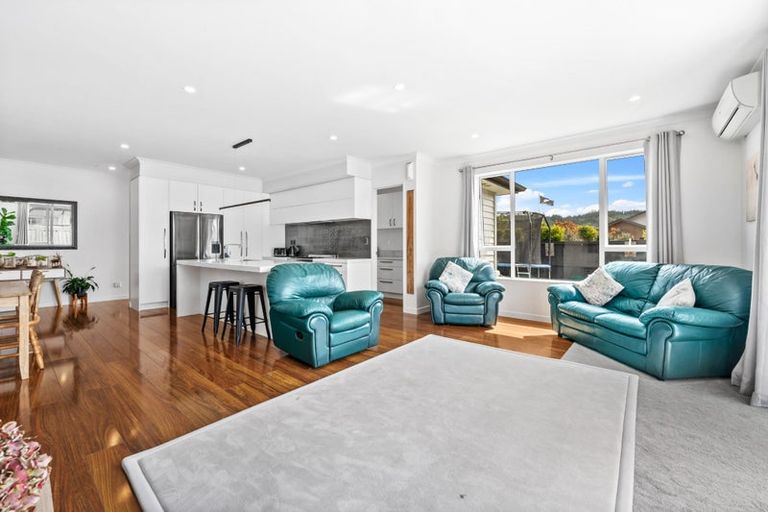Photo of property in 1 Aporo Drive, Kumeu, 0810