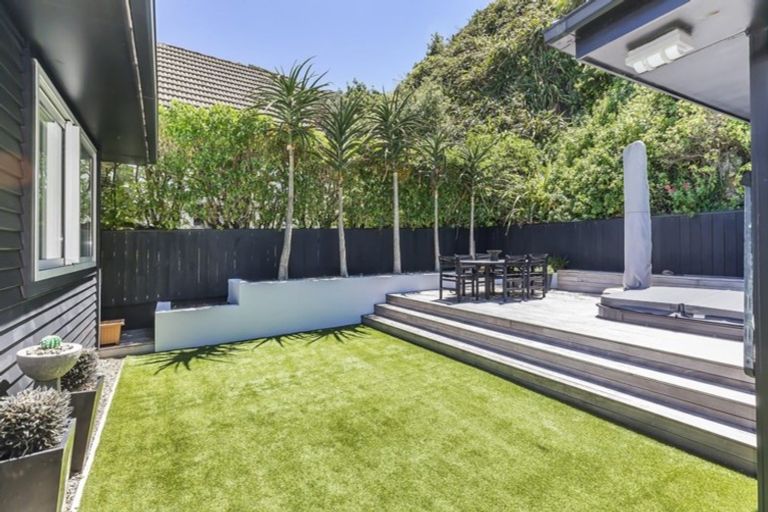 Photo of property in 91 Breaker Bay Road, Breaker Bay, Wellington, 6022