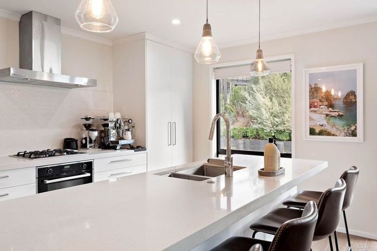 Photo of property in 13 Bale Way, Pukekohe, 2120