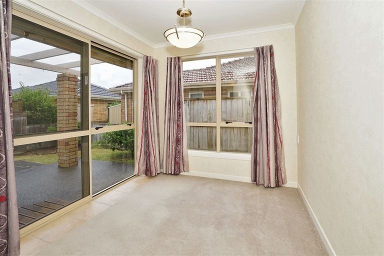 Photo of property in 20 Sovereign Isle Lane, Rototuna, Hamilton, 3210