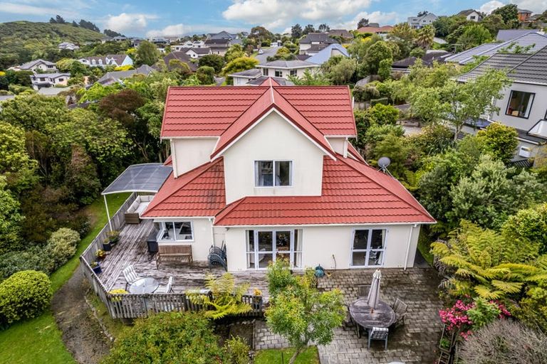 Photo of property in 21 Saunders Close, Whitby, Porirua, 5024