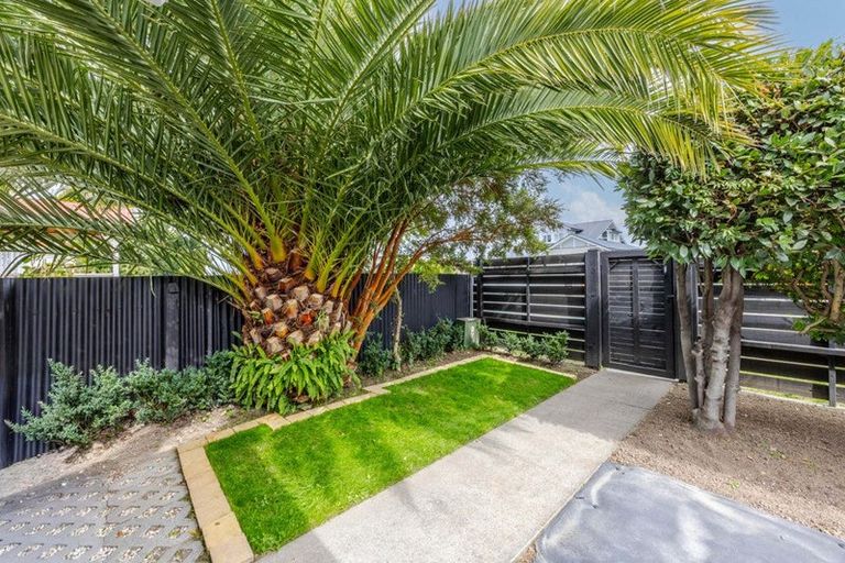 Photo of property in 2/306 Southland Road, Hastings, 4122