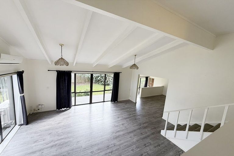 Photo of property in 9 Cambric Place, Botany Downs, Auckland, 2010
