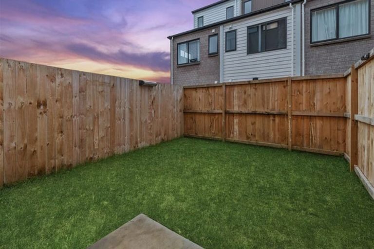 Photo of property in 5 Bloom Crescent, Sunnyvale, Auckland, 0612