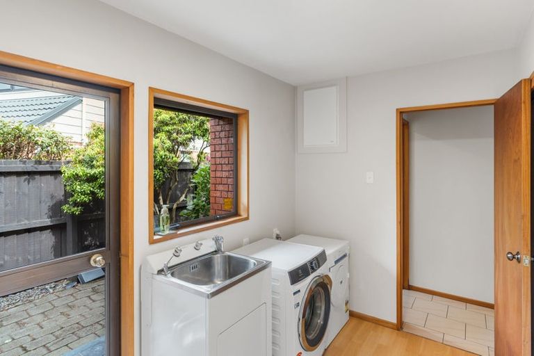 Photo of property in 16 Felstead Place, Avonhead, Christchurch, 8042