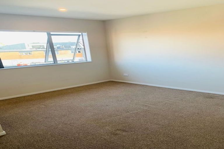 Photo of property in 36 Ray Small Drive, Papakura, 2110
