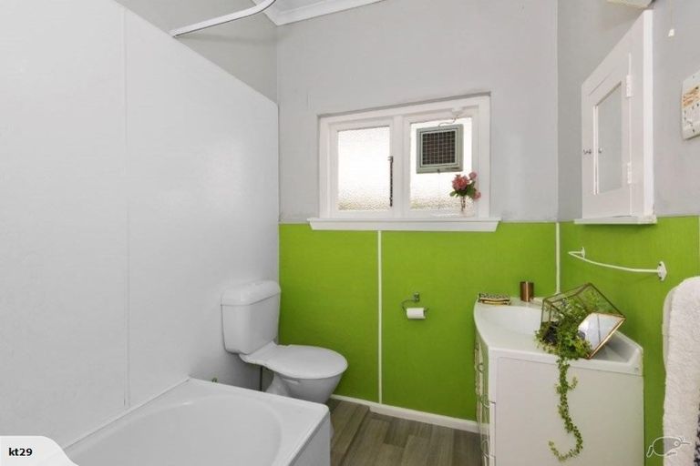 Photo of property in 161 Selwyn Street, Somerfield, Christchurch, 8024