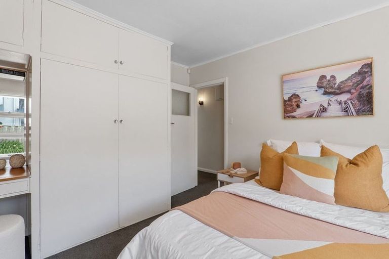 Photo of property in 223 Memorial Avenue, Burnside, Christchurch, 8053