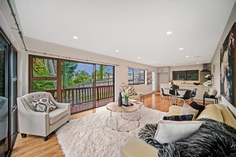 Photo of property in 230c Pakuranga Road, Pakuranga Heights, Auckland, 2010