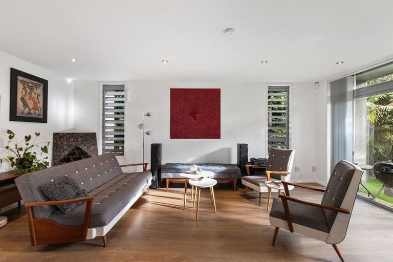 Photo of property in 242a Forrest Hill Road, Forrest Hill, Auckland, 0620
