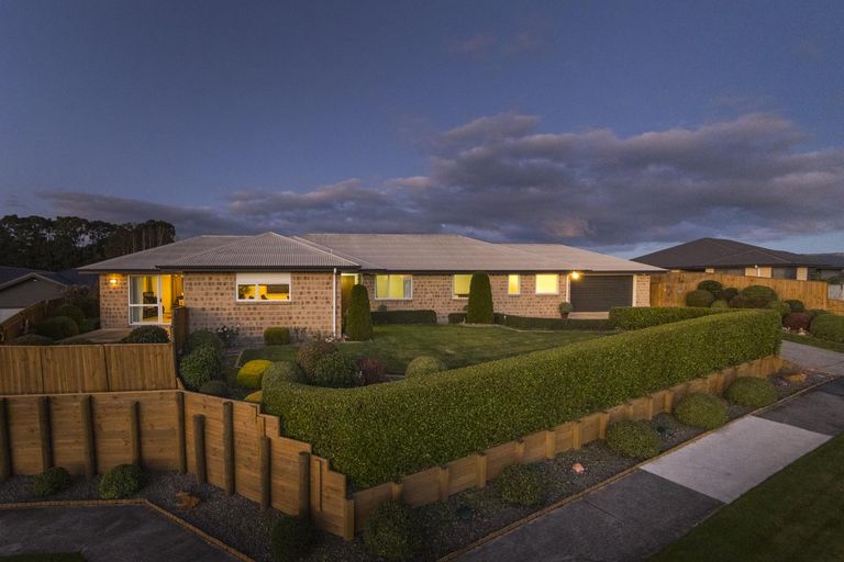 Photo of property in 28 Galea Grove, Kelvin Grove, Palmerston North, 4414