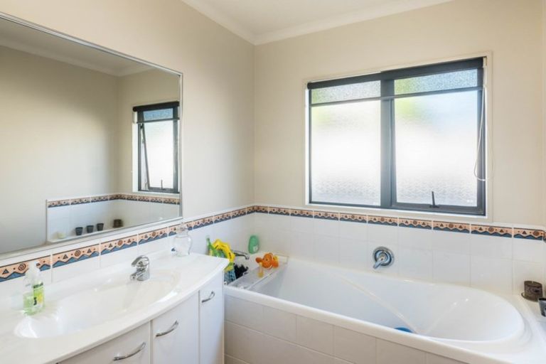 Photo of property in 3 Millennium Hill, Paraparaumu, 5032