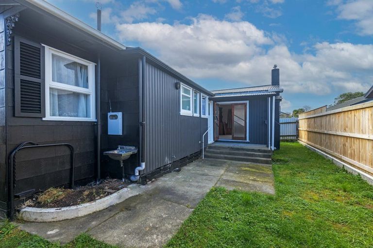 Photo of property in 50 Pahiatua Street, Hokowhitu, Palmerston North, 4410
