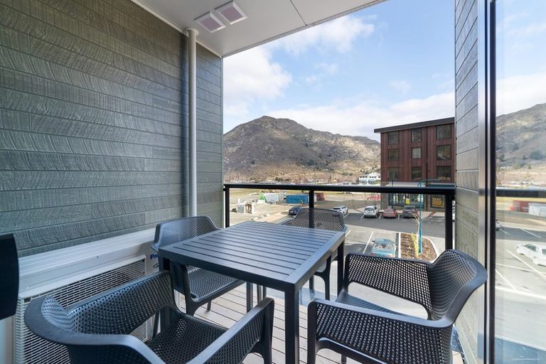 Photo of property in Wyndham Gardens Apartments, 411/30u Red Oaks Drive, Frankton, Queenstown, 9300