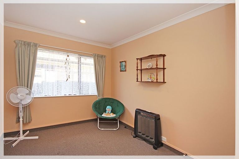 Photo of property in 93a Queen Street West, Levin, 5510