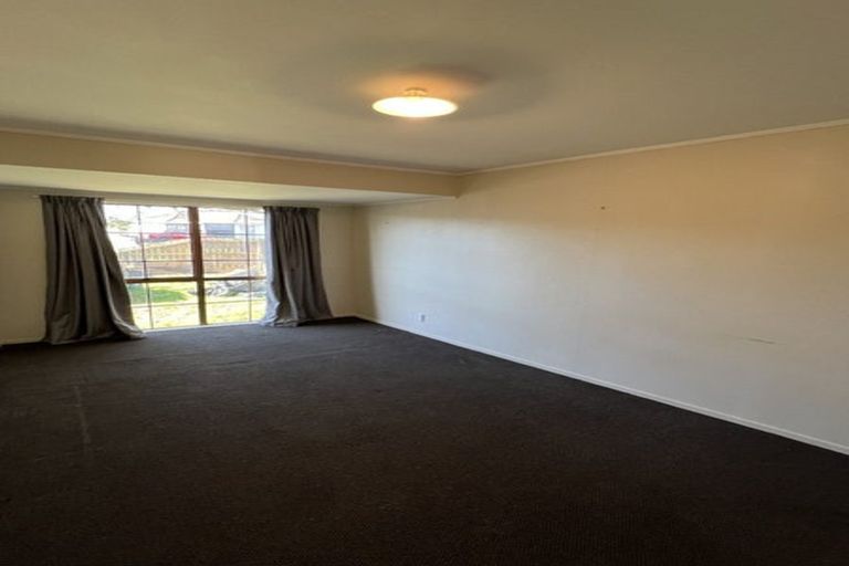 Photo of property in 16 Goldnib Place, Randwick Park, Auckland, 2105