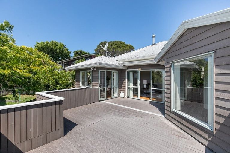 Photo of property in 23 Tyrico Close, Unsworth Heights, Auckland, 0632