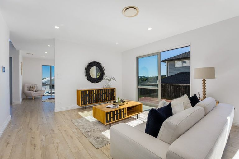 Photo of property in 10 Ian Gordon Lane, Orewa, 0931