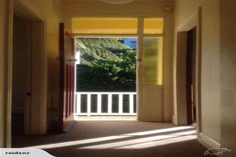 Photo of property in 12 Governor Road, Northland, Wellington, 6012