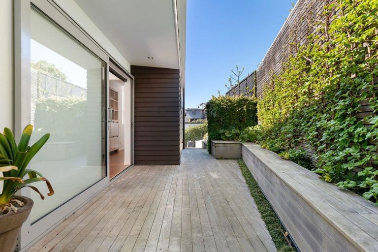 Photo of property in 1 Saint Remy Lane, Redcliffs, Christchurch, 8081