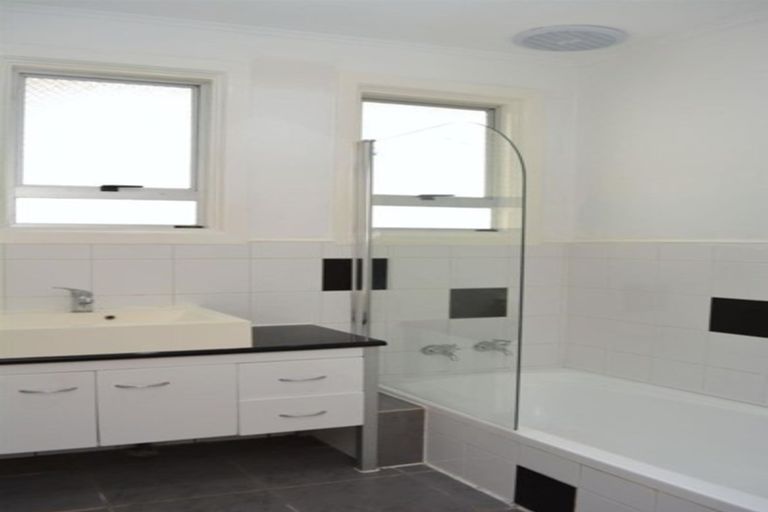 Photo of property in 52a Youngs Road, Papakura, 2110