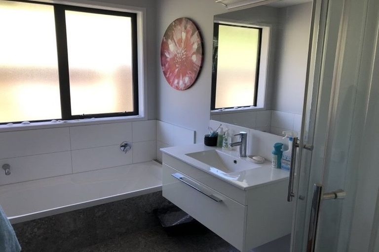 Photo of property in 16 Tarn Close, Pyes Pa, Tauranga, 3112