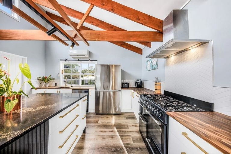 Photo of property in 15 Roland Road, Greenhithe, Auckland, 0632