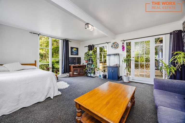 Photo of property in 103 Laingholm Drive, Laingholm, Auckland, 0604