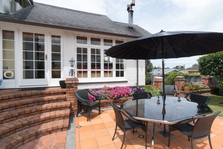 Photo of property in 13 Victoria Street, Hawera, 4610