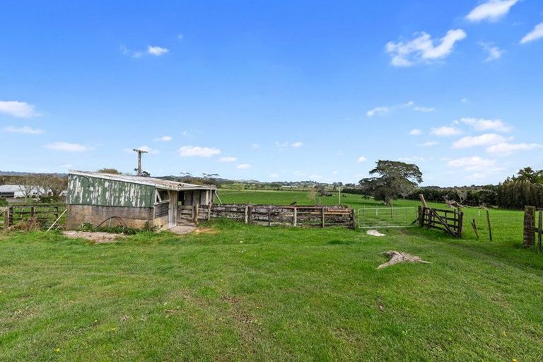 Photo of property in 180 Taupaki Road, Taupaki, Henderson, 0782