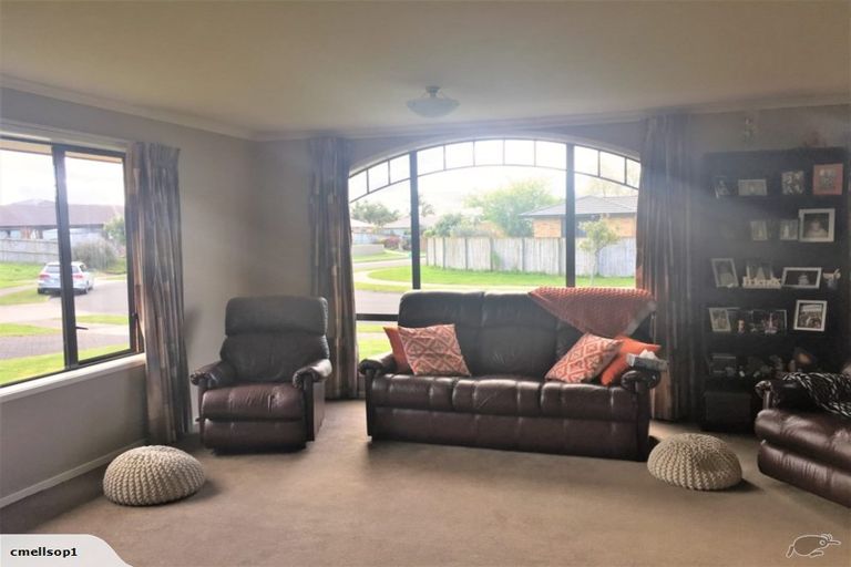 Photo of property in 14 Malbec Place, Rototuna, Hamilton, 3210