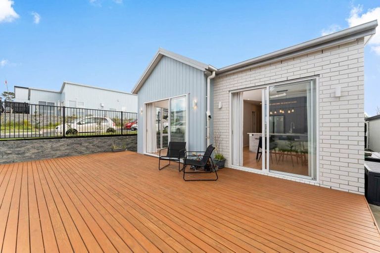 Photo of property in 13 Morus Road, Massey, Auckland, 0614