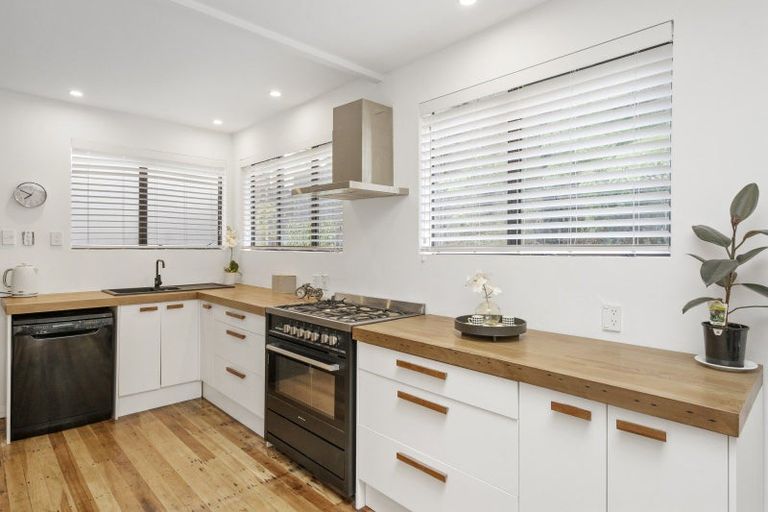 Photo of property in 42 Lincoln Avenue, Tawa, Wellington, 5028